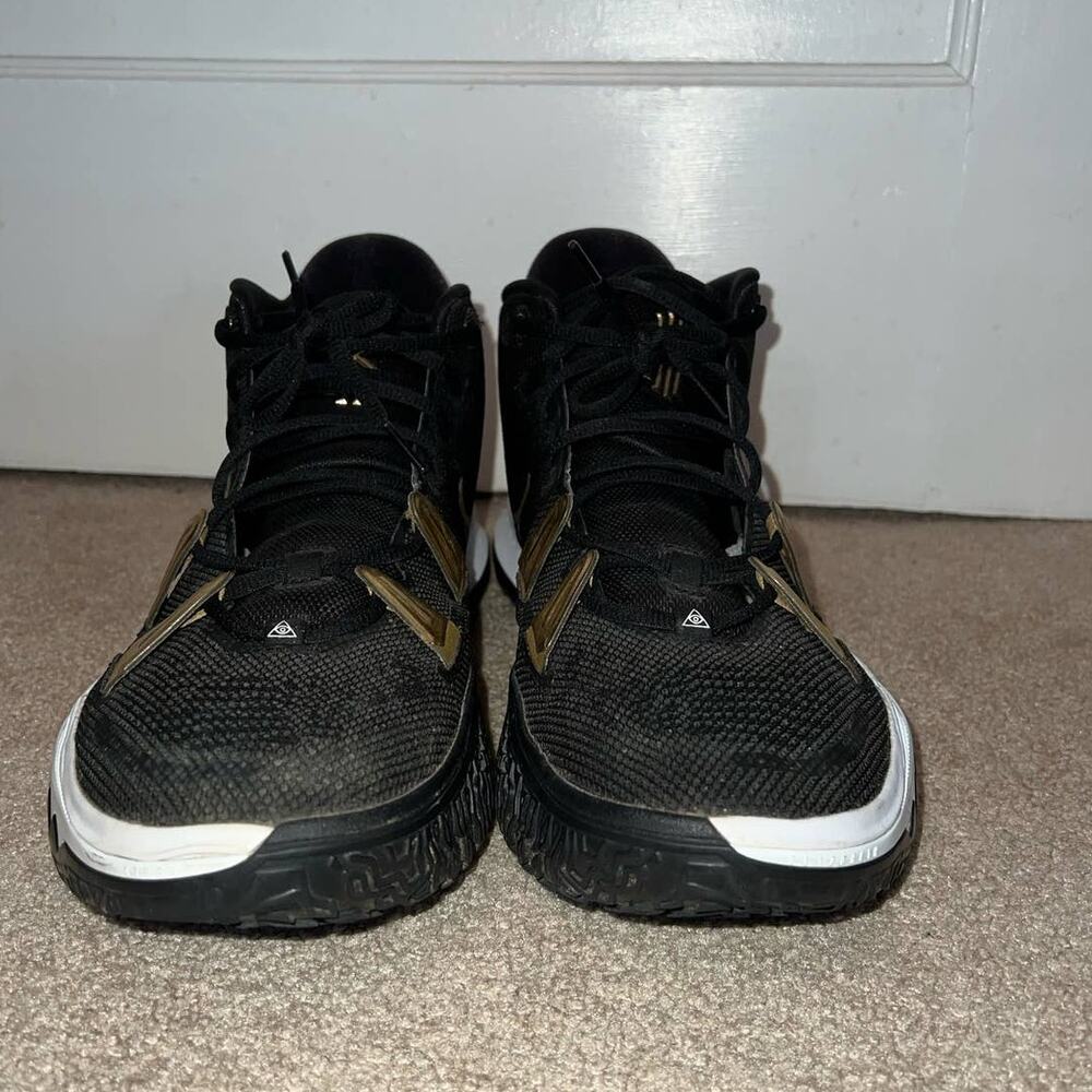 Men's Nike Kyrie High top athletic basketball shoes size 14